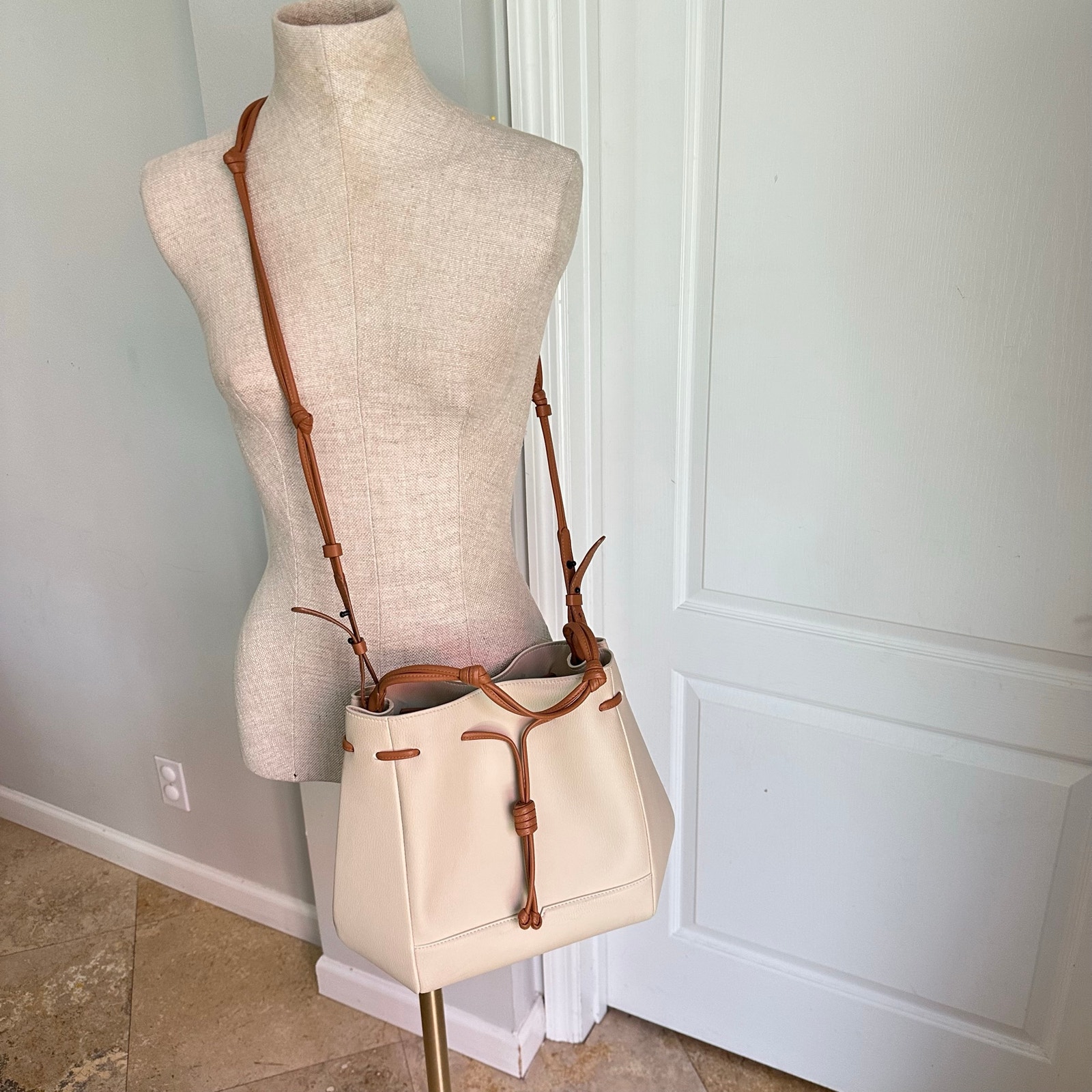 Von Holzhausen The Bucket Crossbody — image 3 of 8